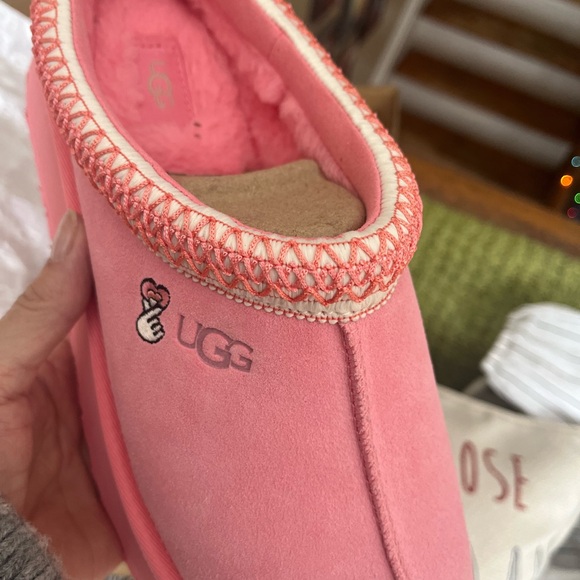 Pink Valentine’s Day Uggs ! Straight from Uggs ! - Picture 5 of 8